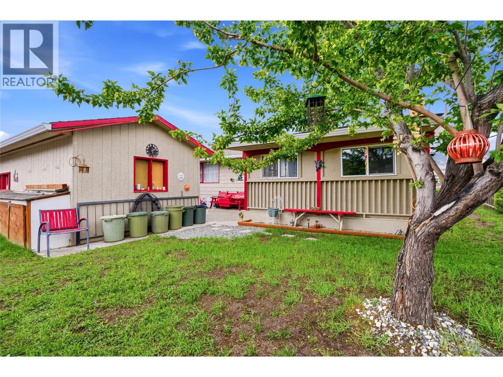 2102 CLAPPERTON Avenue - 54