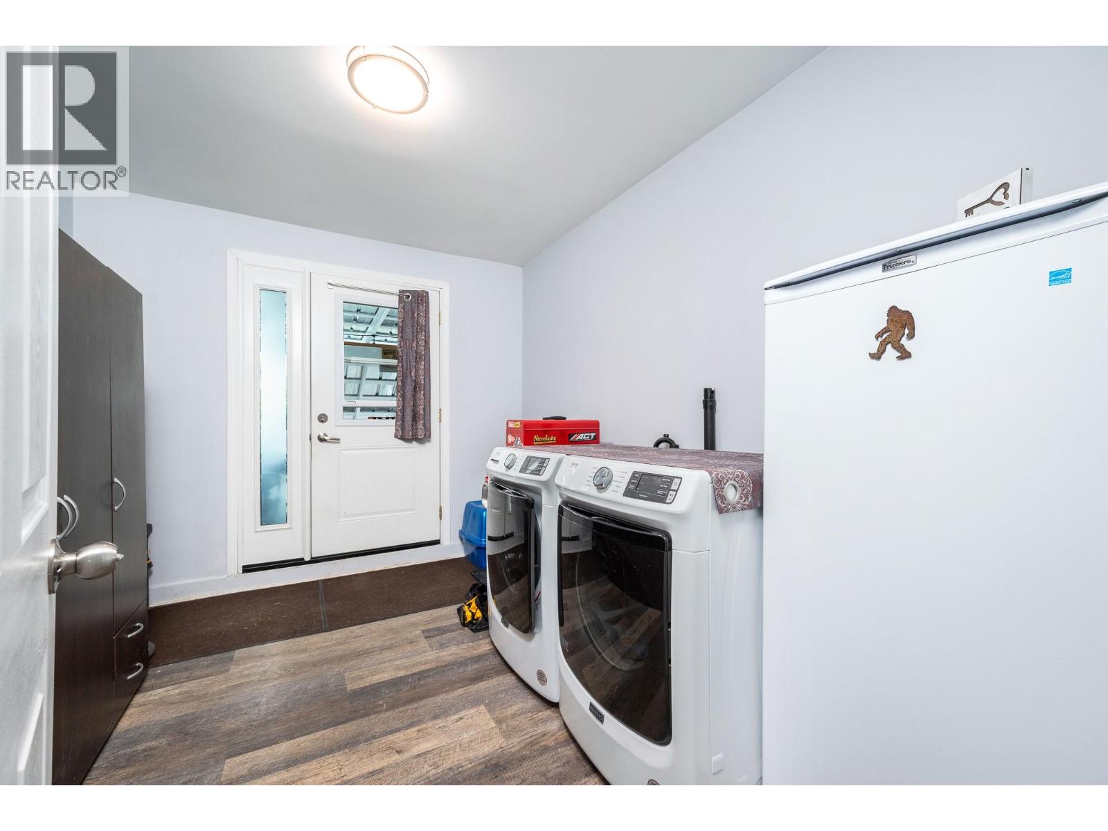 1906 32 Avenue - Image 20