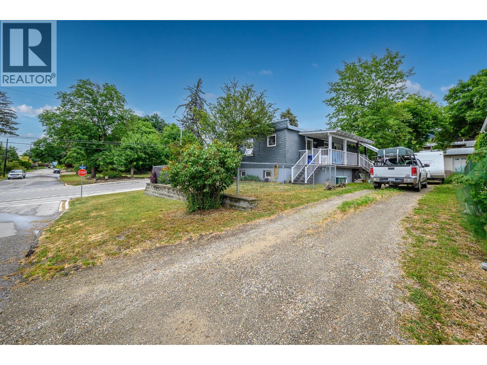 1906 32 Avenue - 3