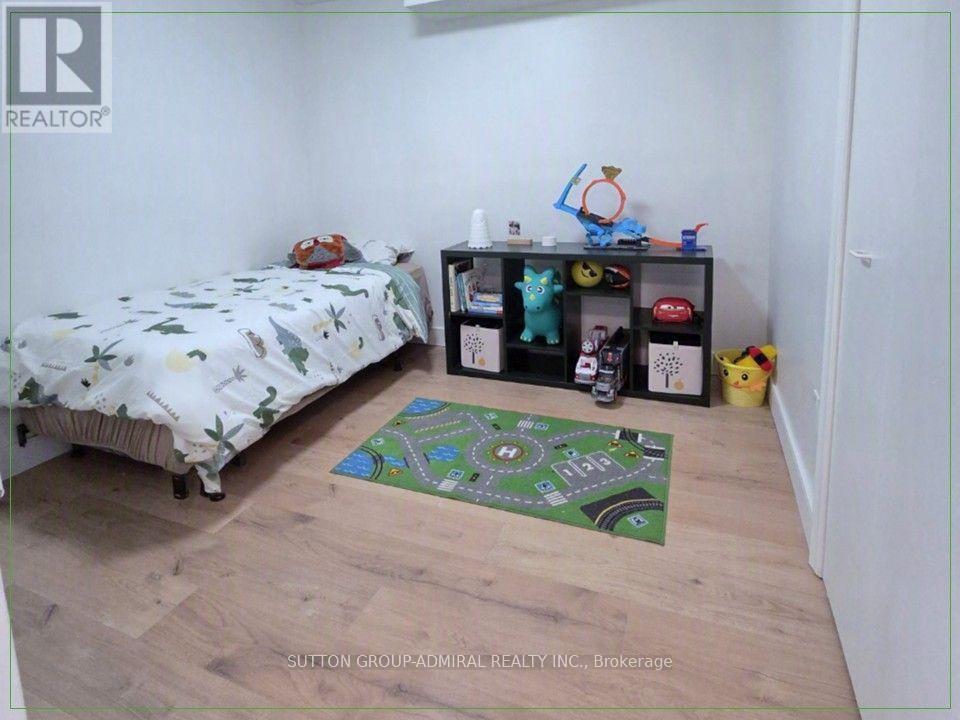 #114 366 THE EAST MALL - Image 30