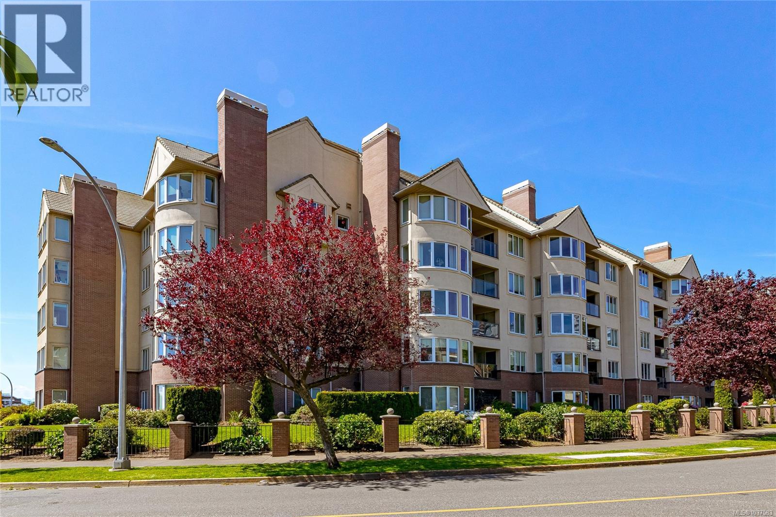 #109 50 Songhees Rd - 34