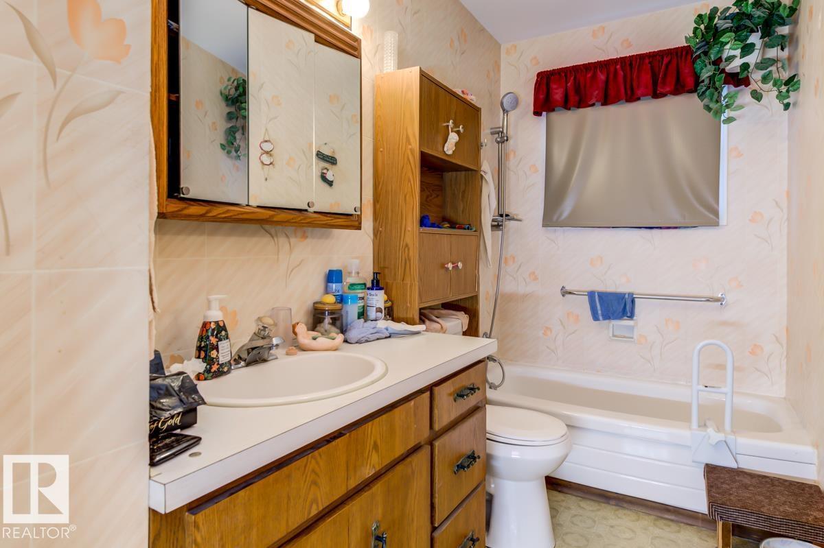 13517 136 ST NW - 19