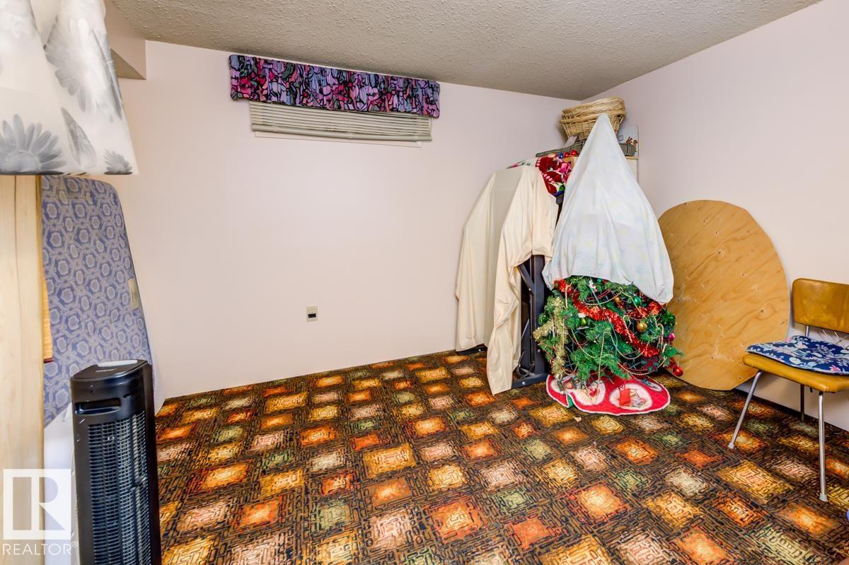13517 136 ST NW - 32