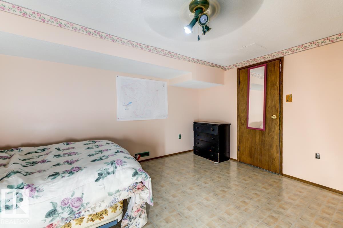 13517 136 ST NW - 34