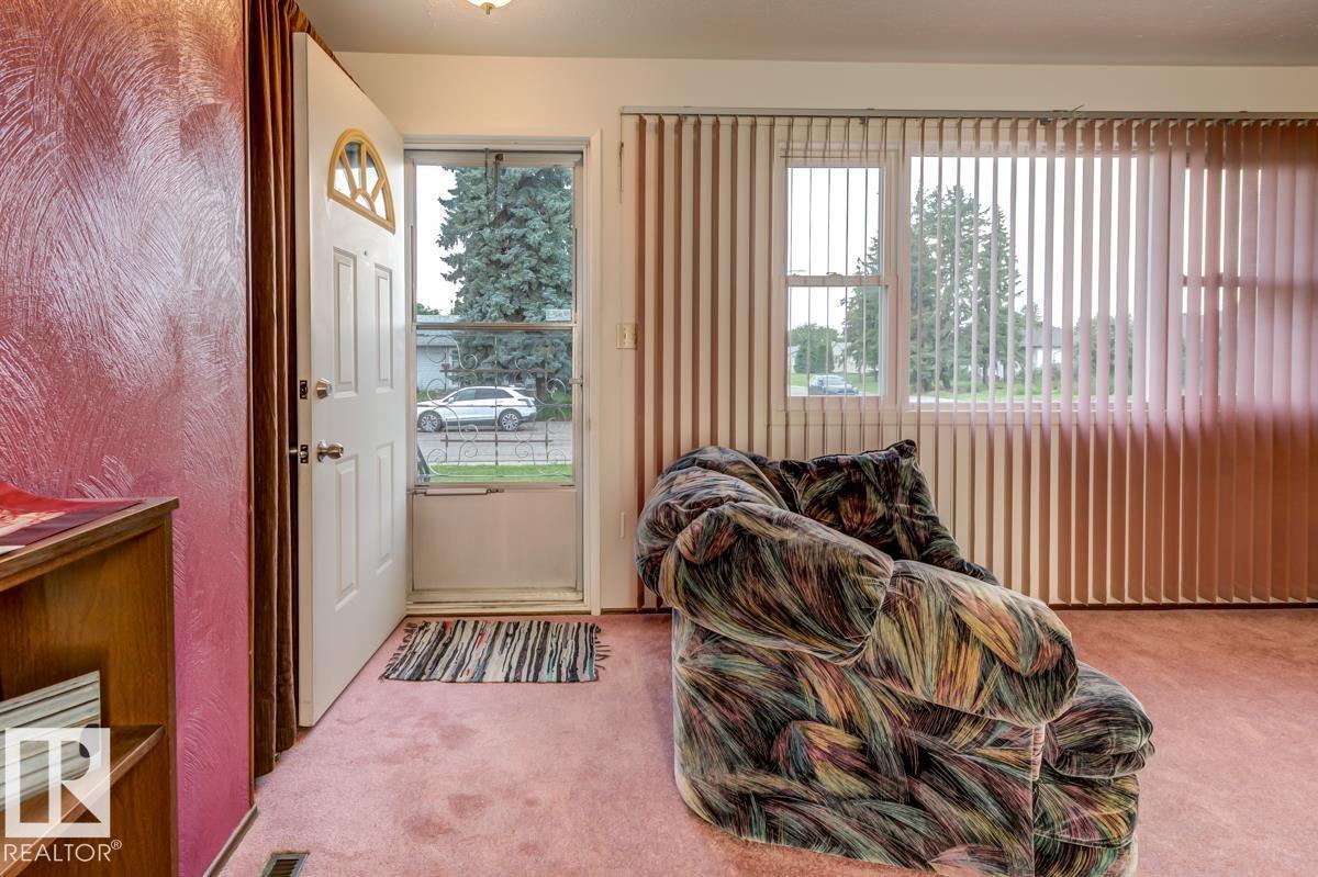 13517 136 ST NW - 4