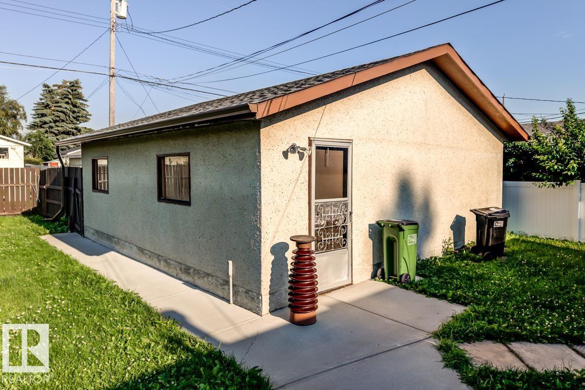 13517 136 ST NW - 41
