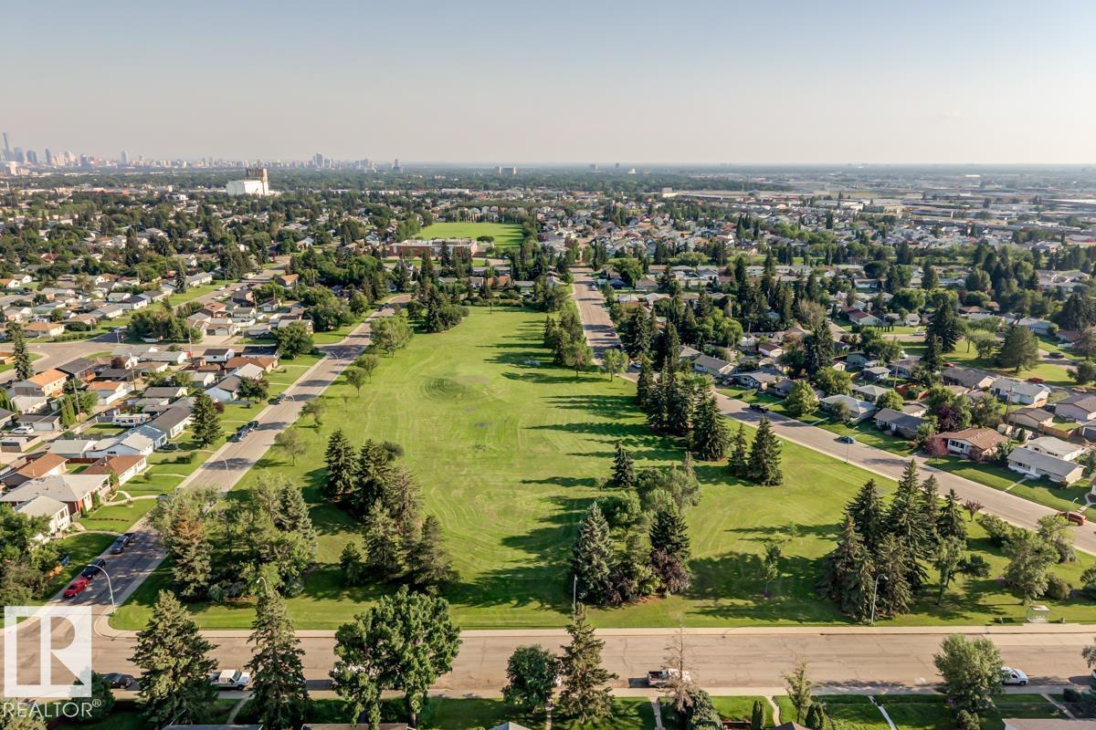 13517 136 ST NW - 52