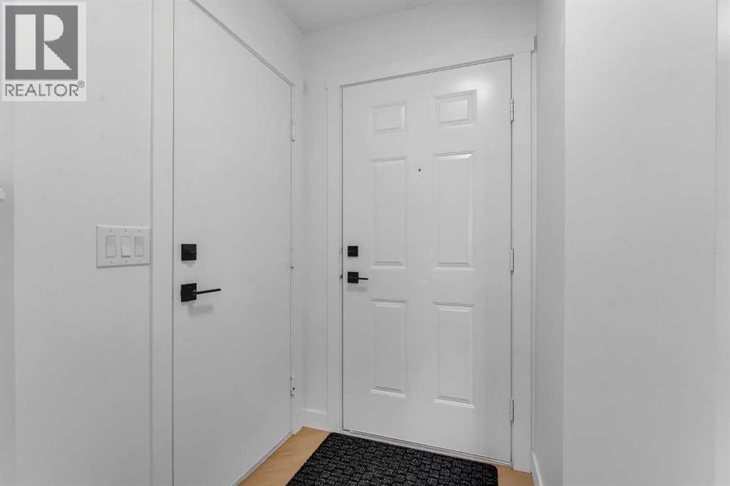 29 Douglas Glen Crescent SE, Douglasdale/Glen, Calgary photo 2