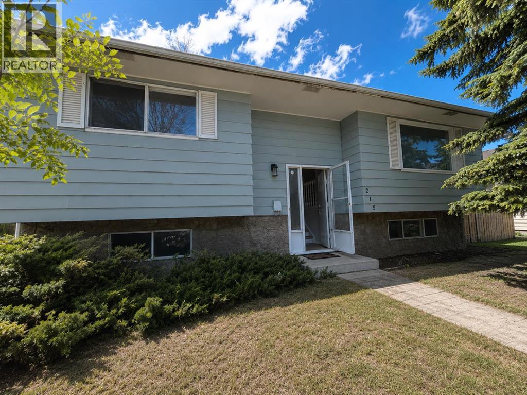 215 Penbrooke Way SE, Penbrooke Meadows, Calgary photo 2