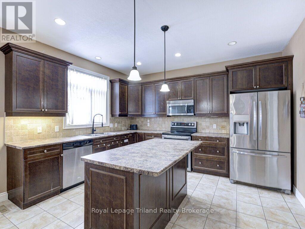 761 GLENWOOD ROAD N - 22