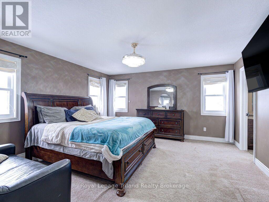 761 GLENWOOD ROAD N - Image 32