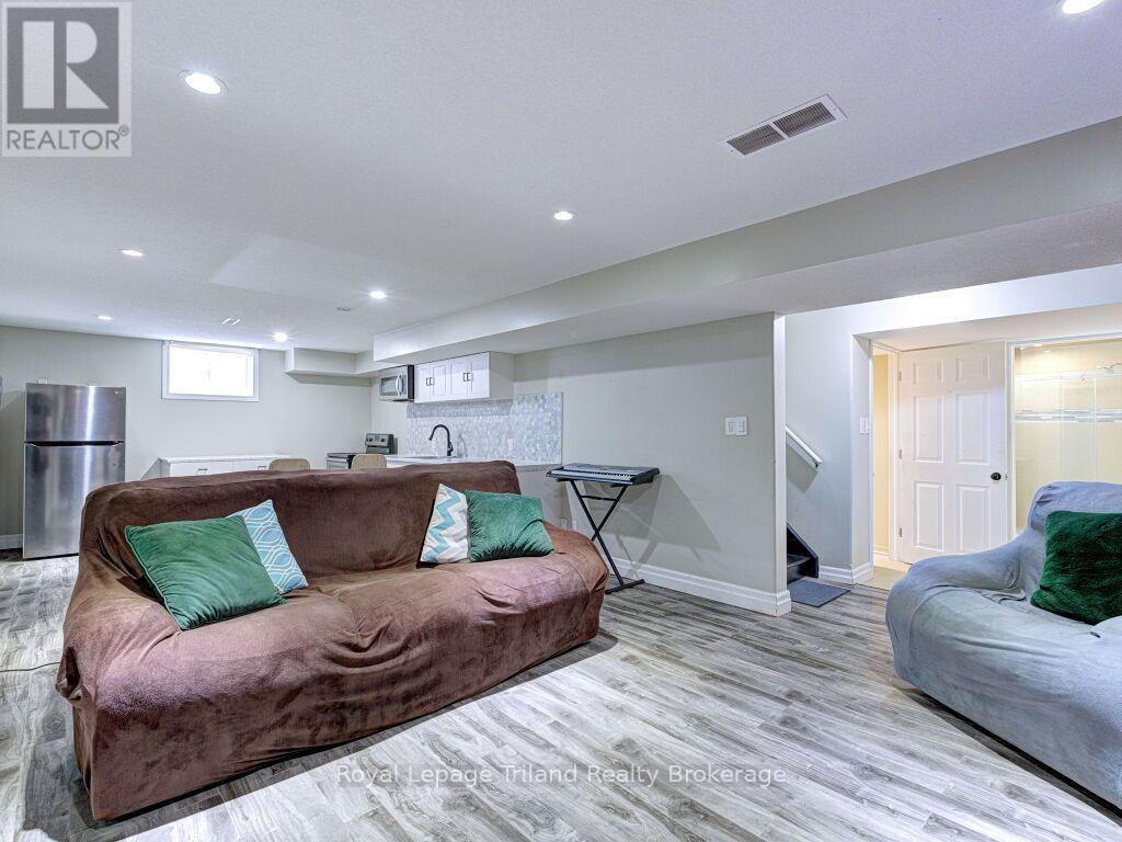 761 GLENWOOD ROAD N - Image 42