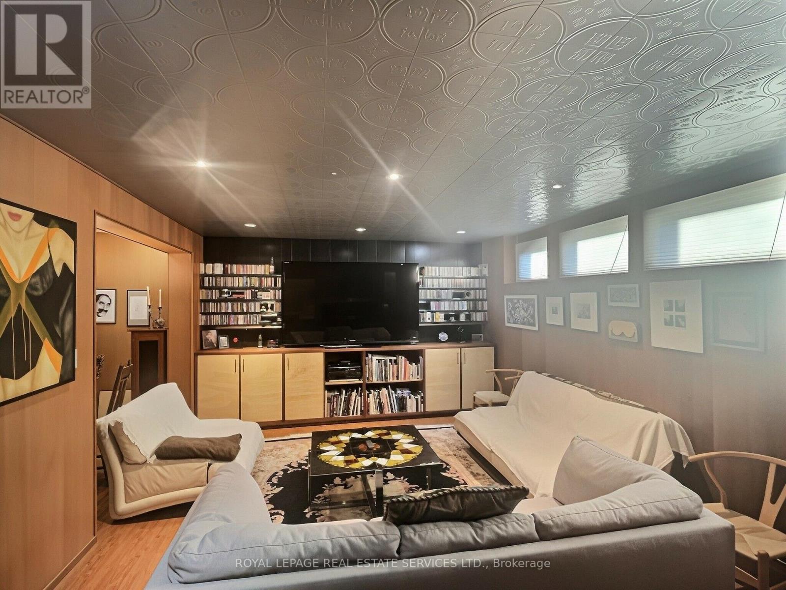 33 BLUE FOREST DRIVE - 37