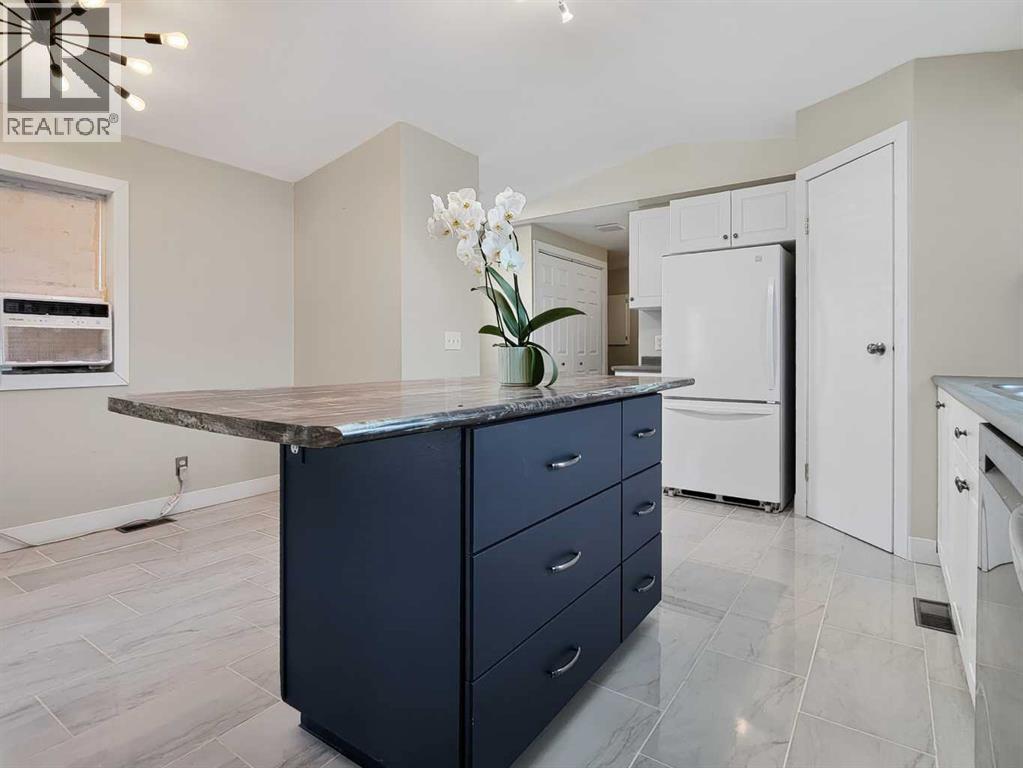 10826 98 Street - Image 21