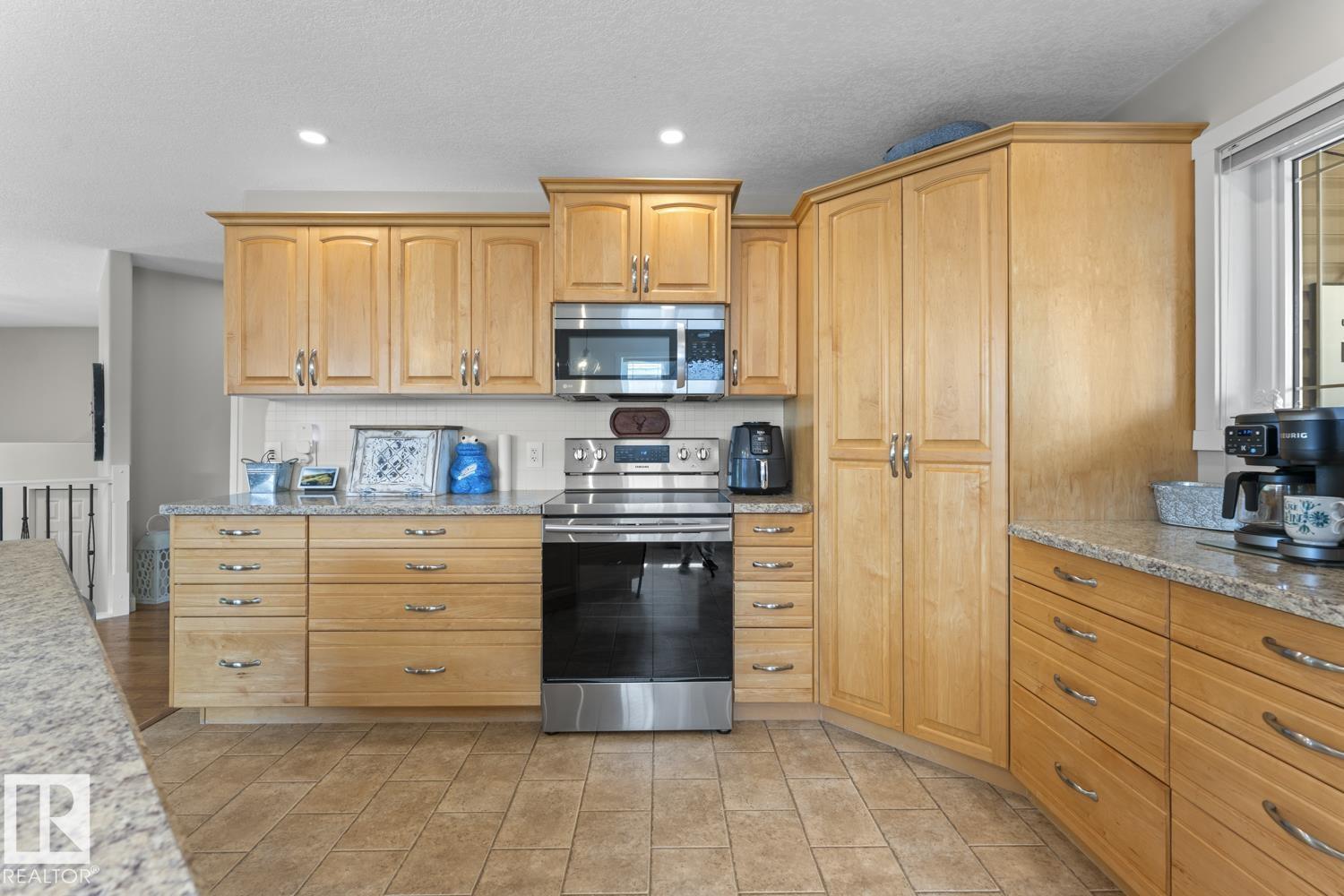 4109 40 ST - 25