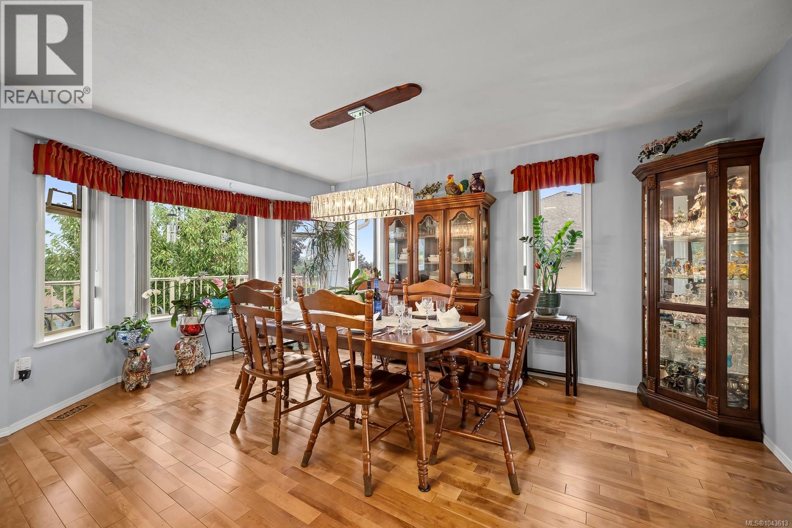 1564 Trumpeter Cres SW - 19