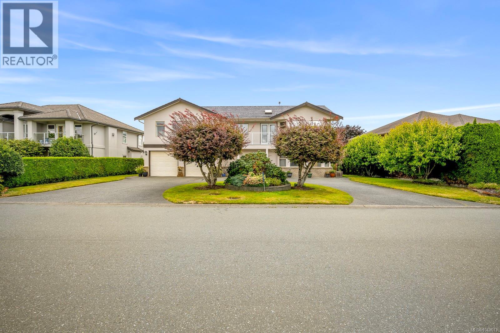 1564 Trumpeter Cres SW - 2
