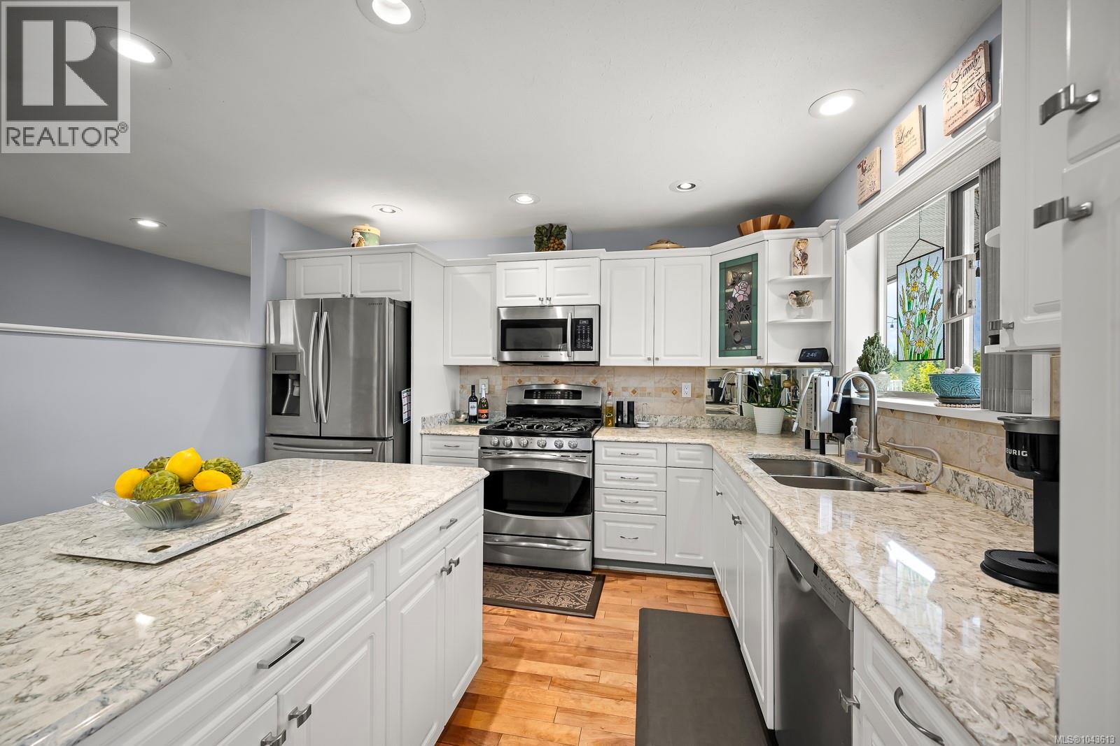 1564 Trumpeter Cres SW - 21