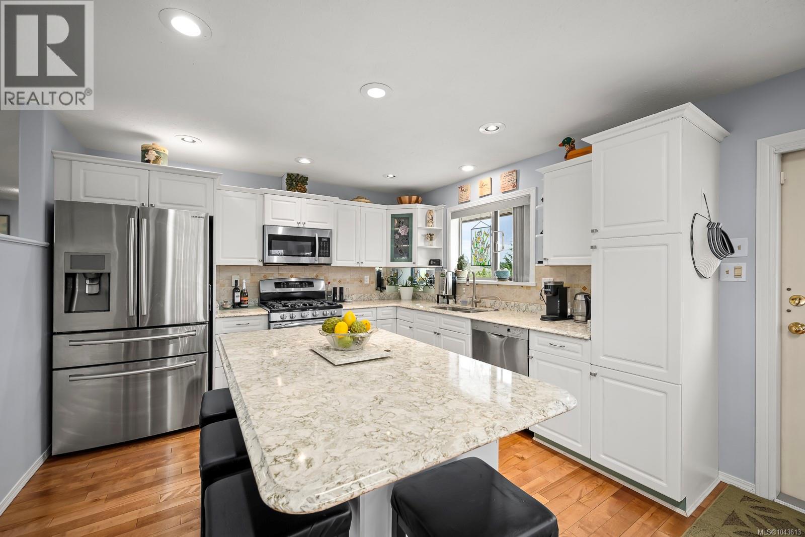 1564 Trumpeter Cres SW - 23