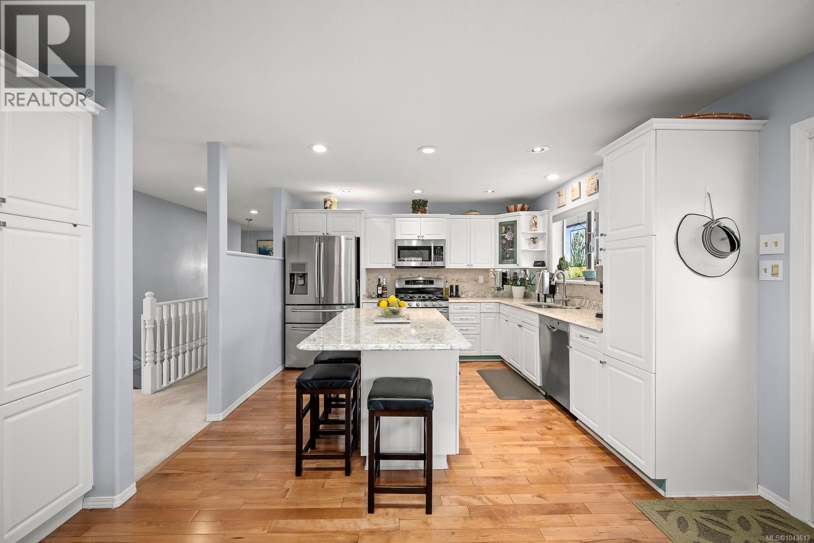 1564 Trumpeter Cres SW - 24