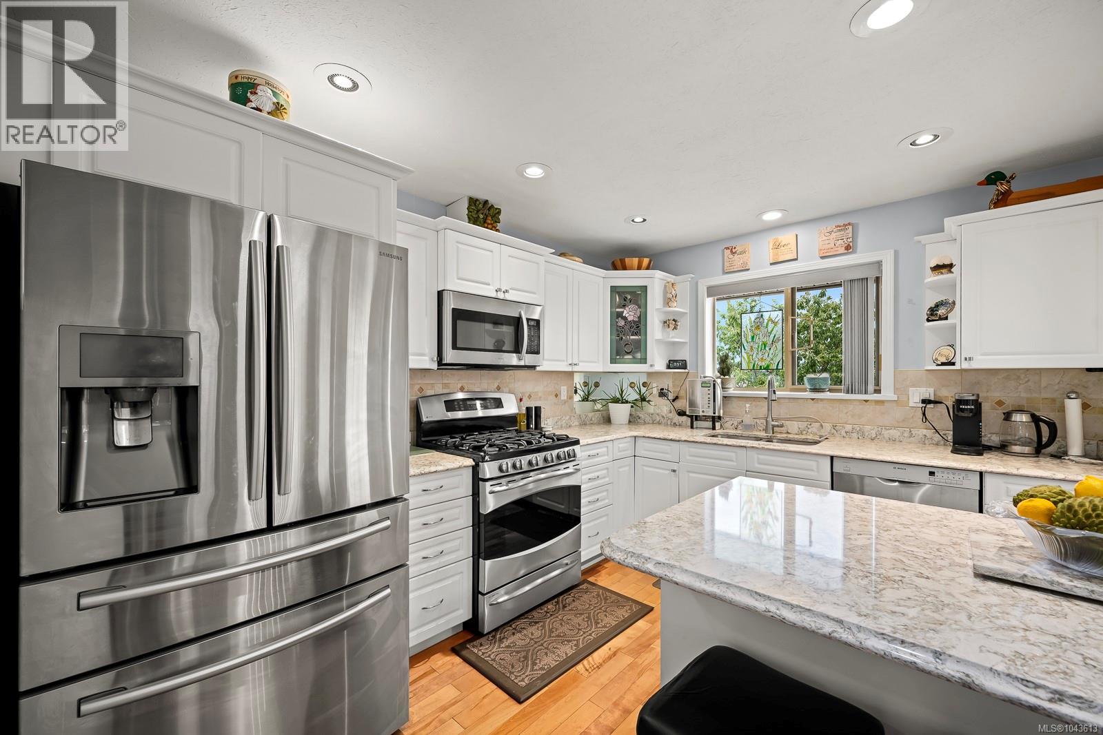 1564 Trumpeter Cres SW - 25