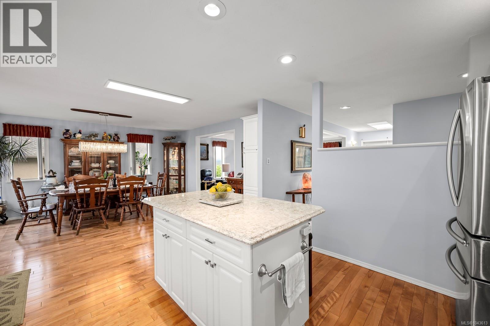 1564 Trumpeter Cres SW - 26