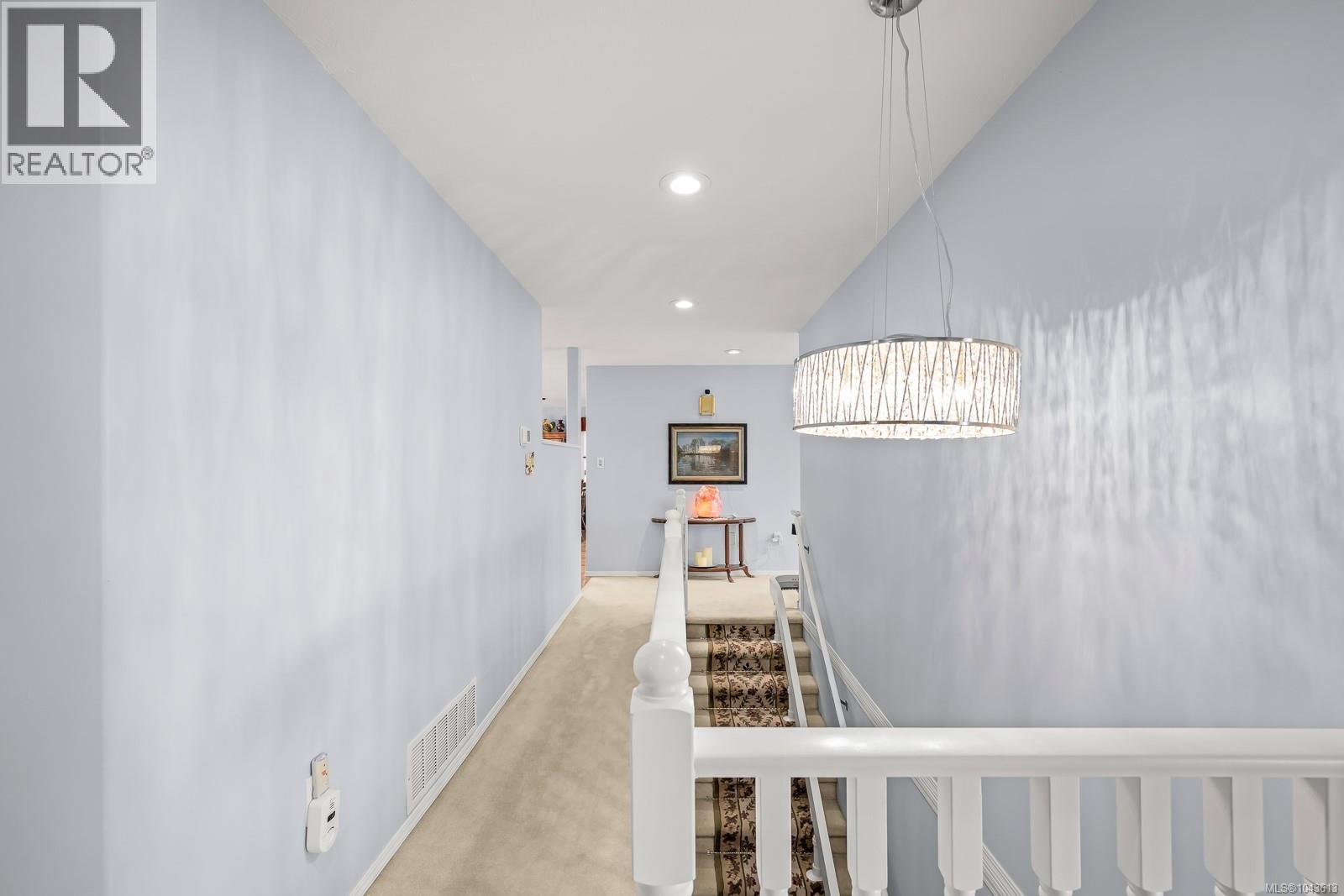 1564 Trumpeter Cres SW - 29