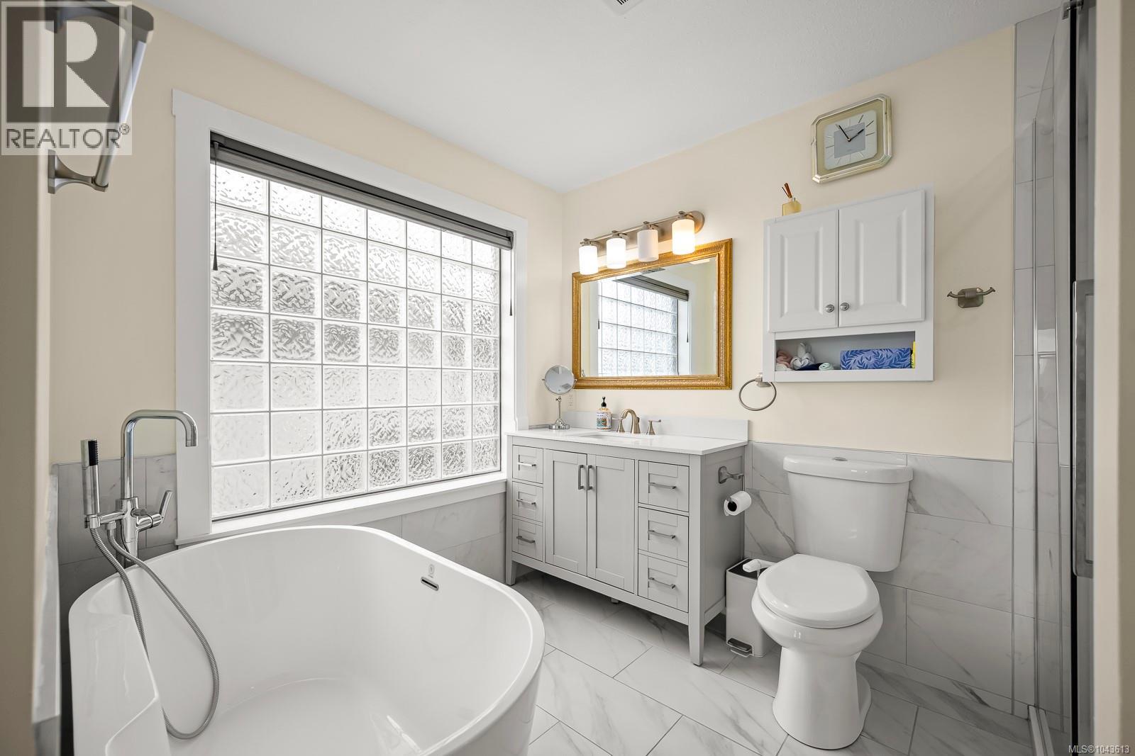 1564 Trumpeter Cres SW - 36