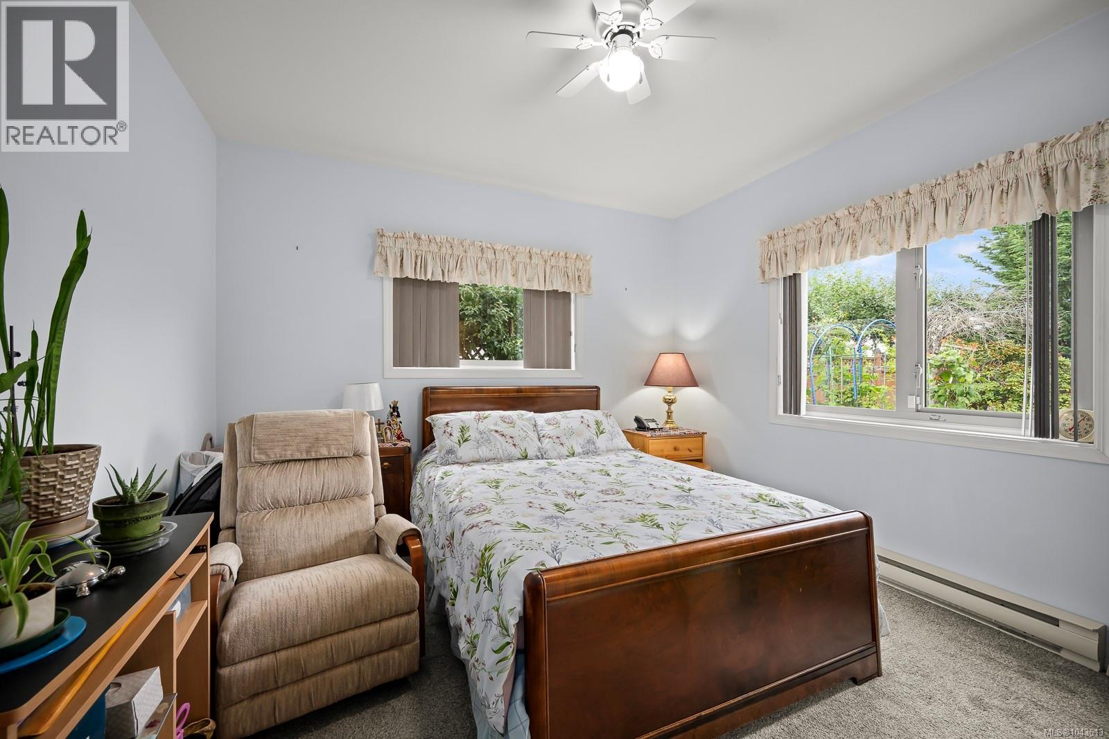 1564 Trumpeter Cres SW - 43