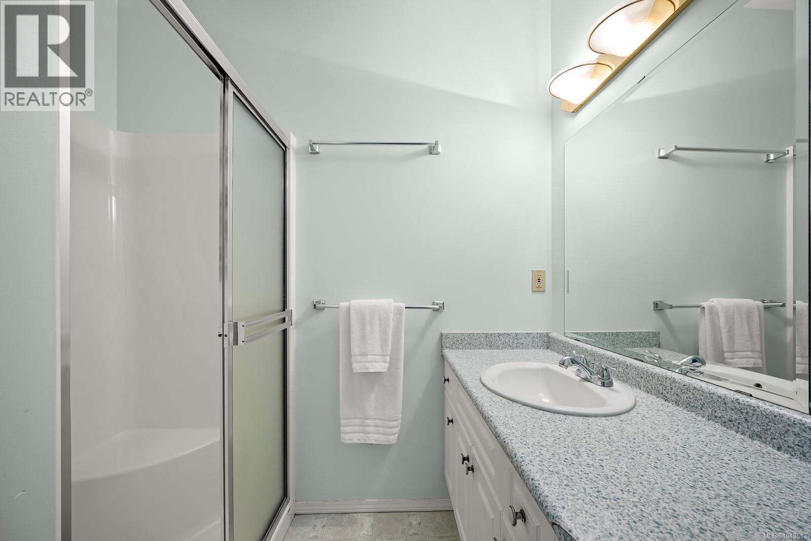 1564 Trumpeter Cres SW - 44