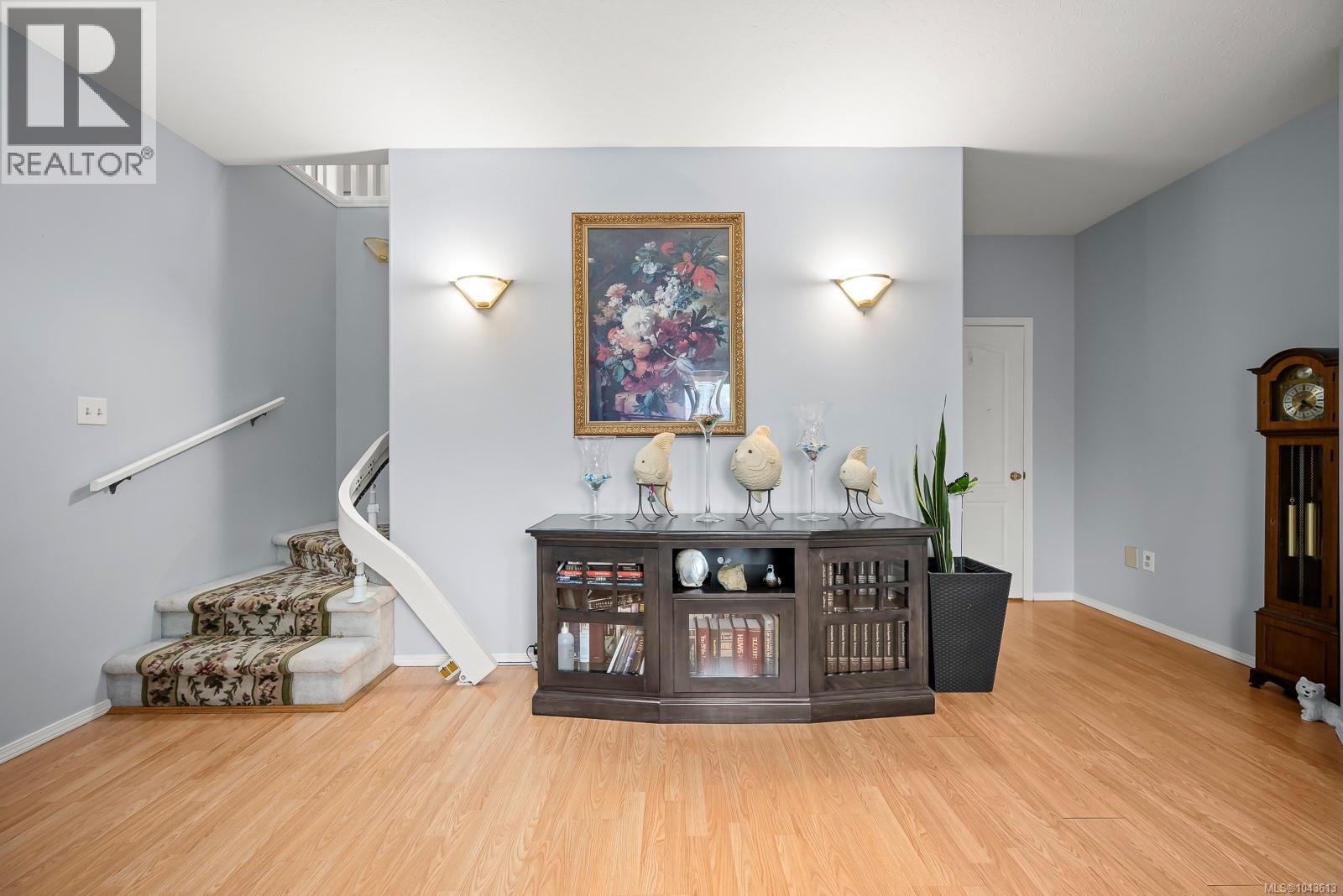 1564 Trumpeter Cres SW - 5