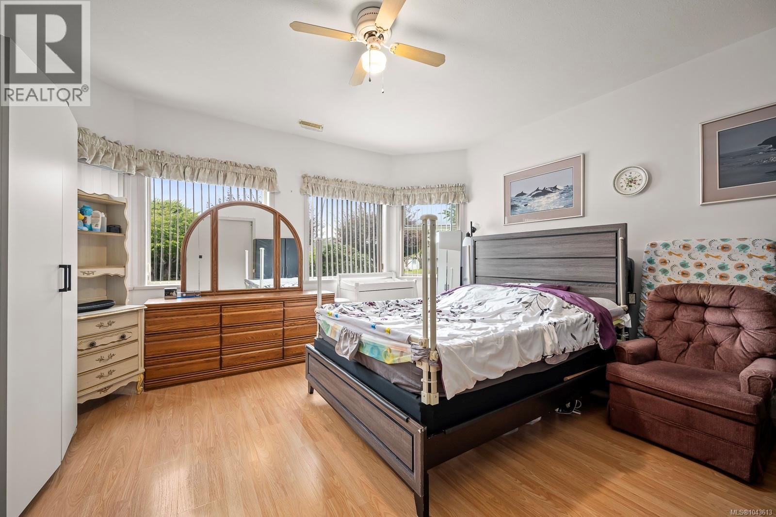 1564 Trumpeter Cres SW - 53