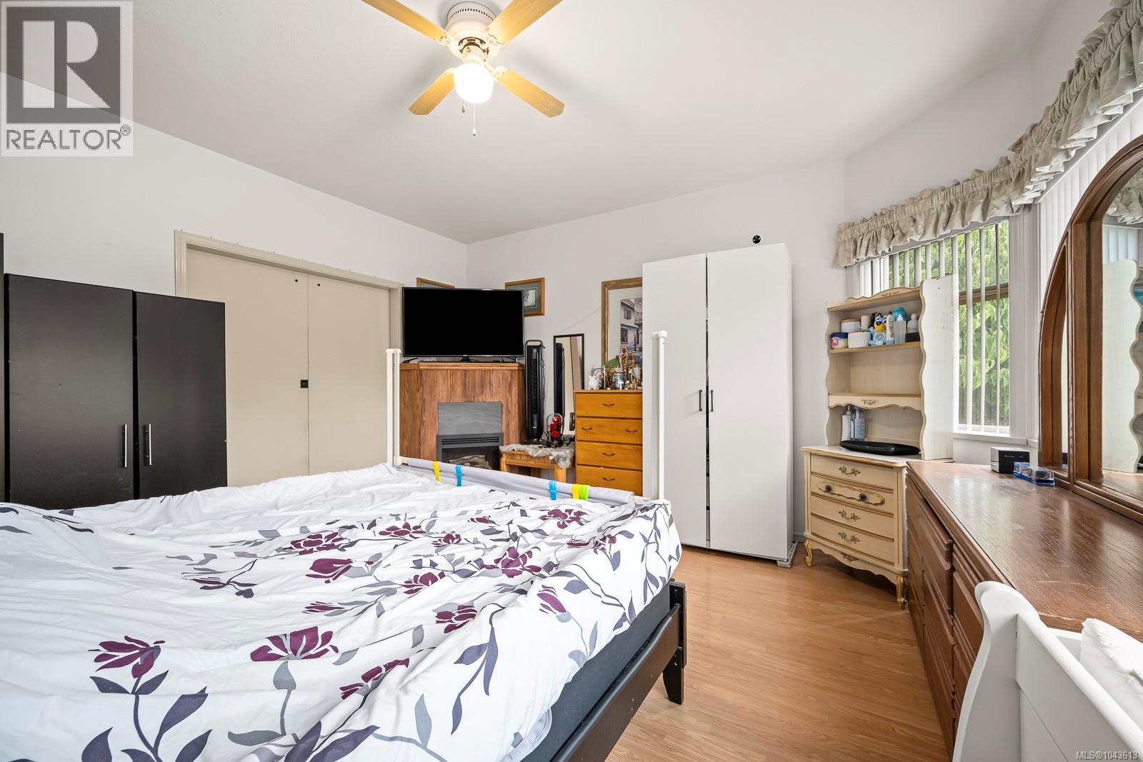 1564 Trumpeter Cres SW - 54