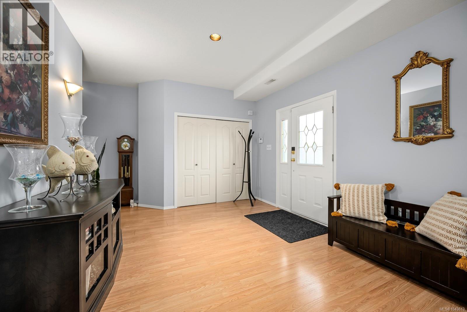 1564 Trumpeter Cres SW - 6
