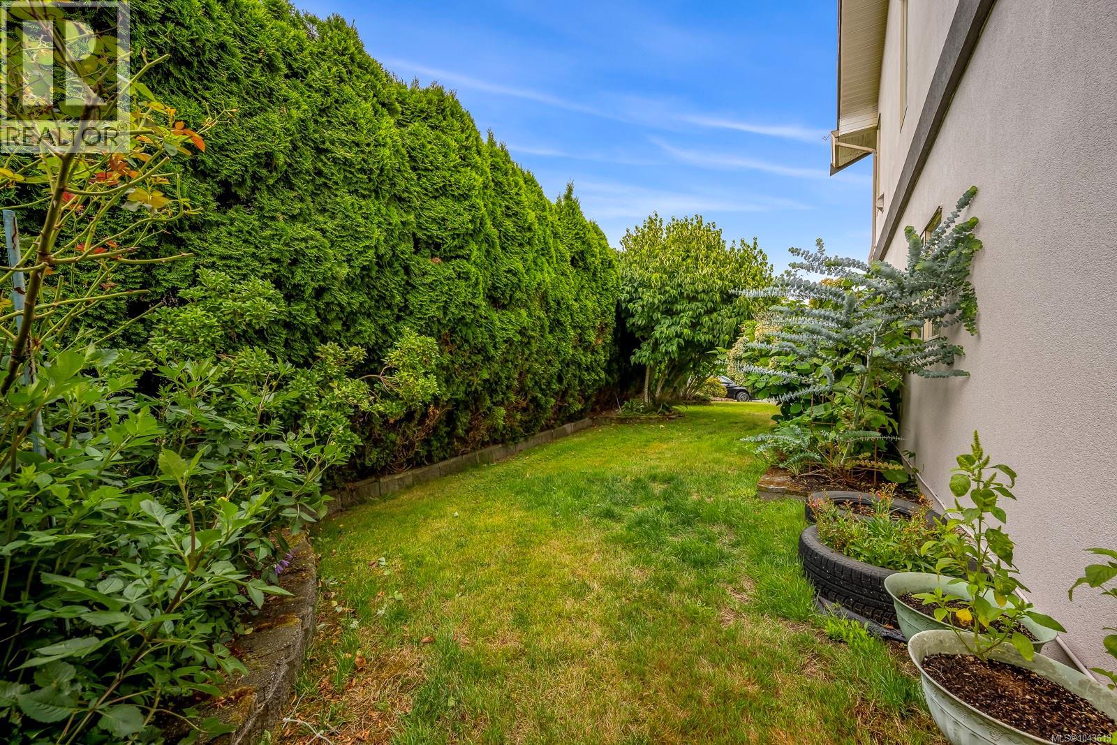 1564 Trumpeter Cres SW - 60