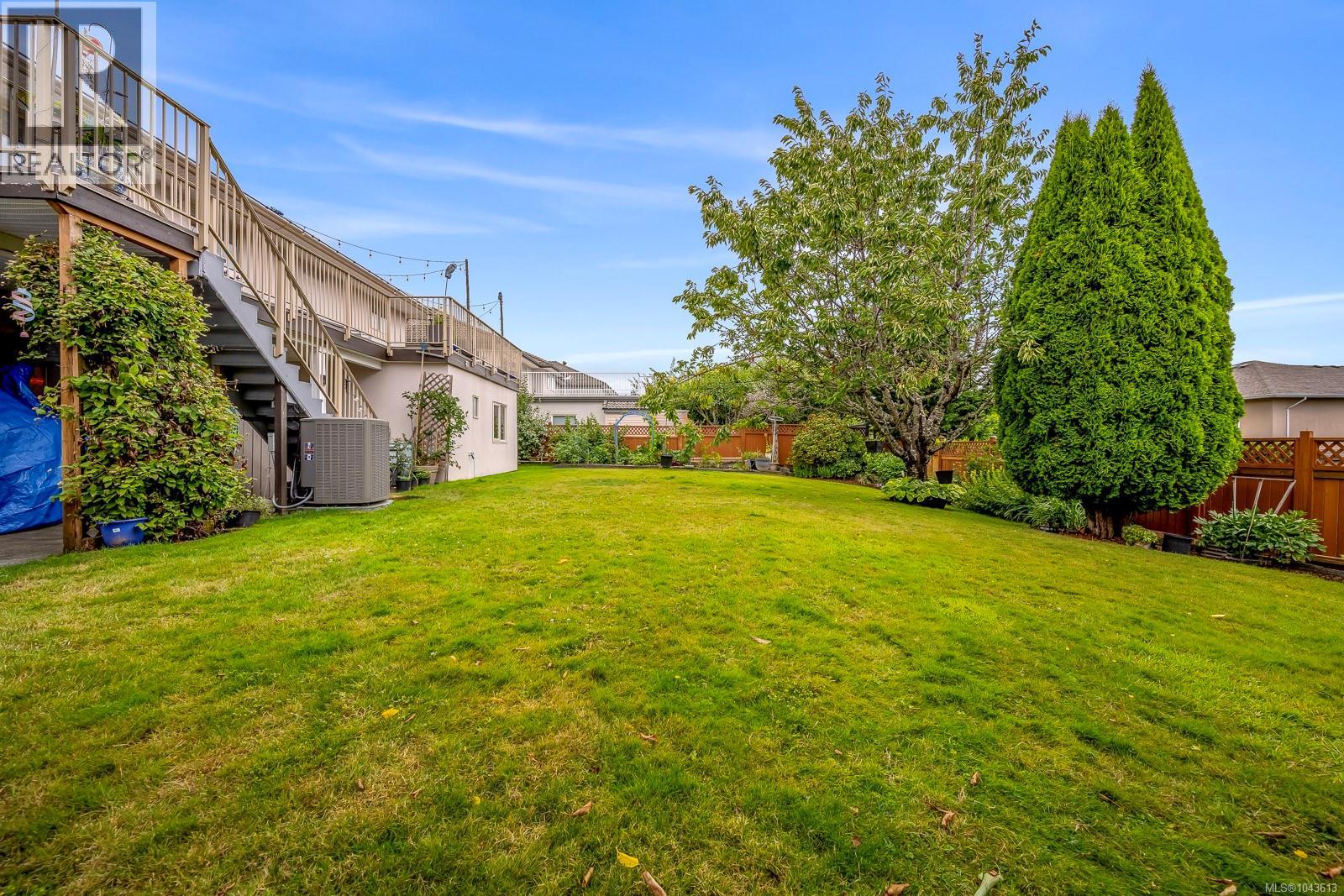 1564 Trumpeter Cres SW - 63