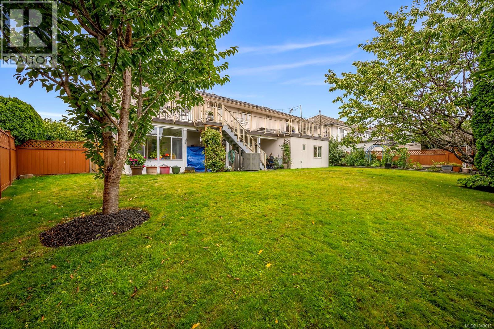 1564 Trumpeter Cres SW - 64
