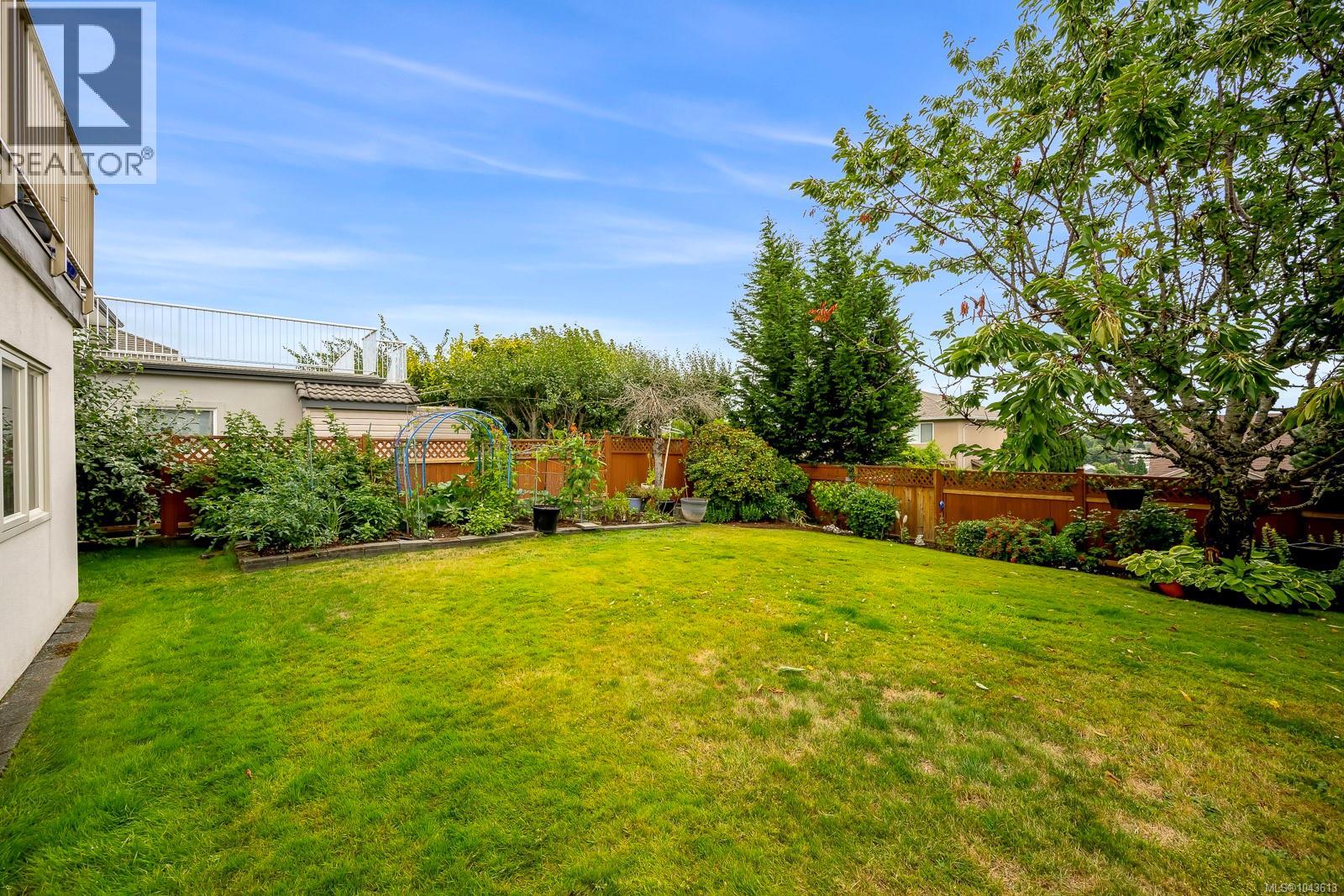 1564 Trumpeter Cres SW - 68