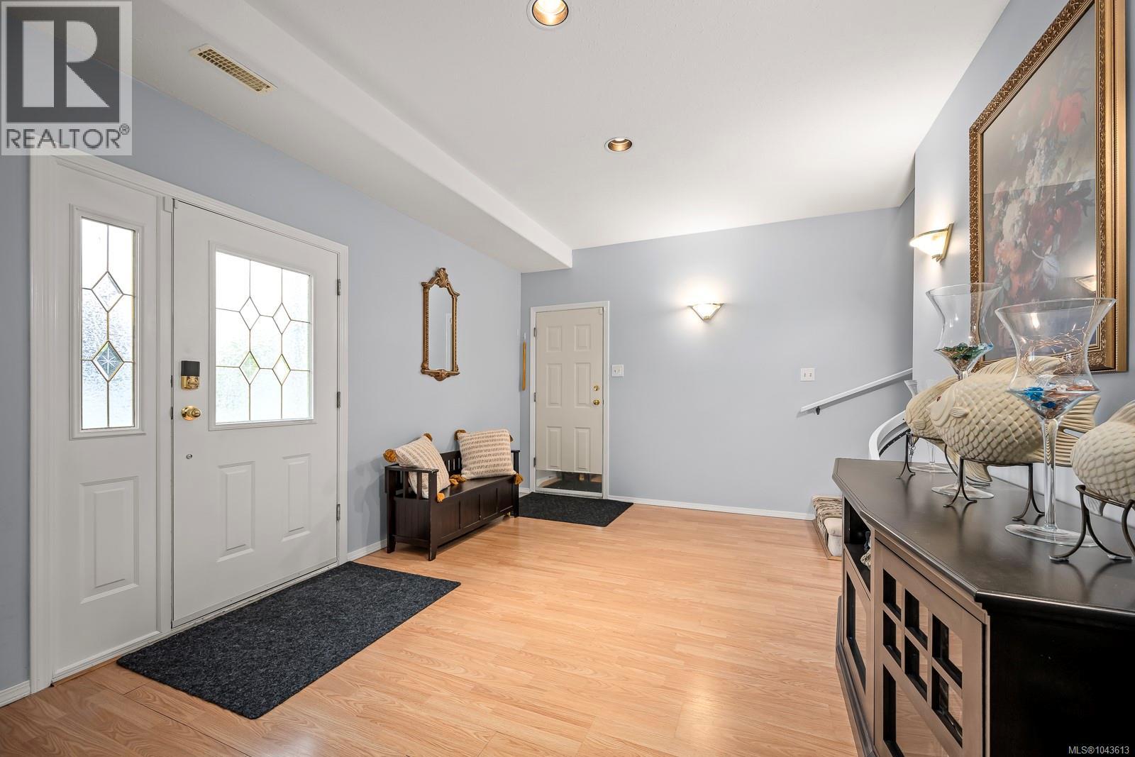 1564 Trumpeter Cres SW - 7