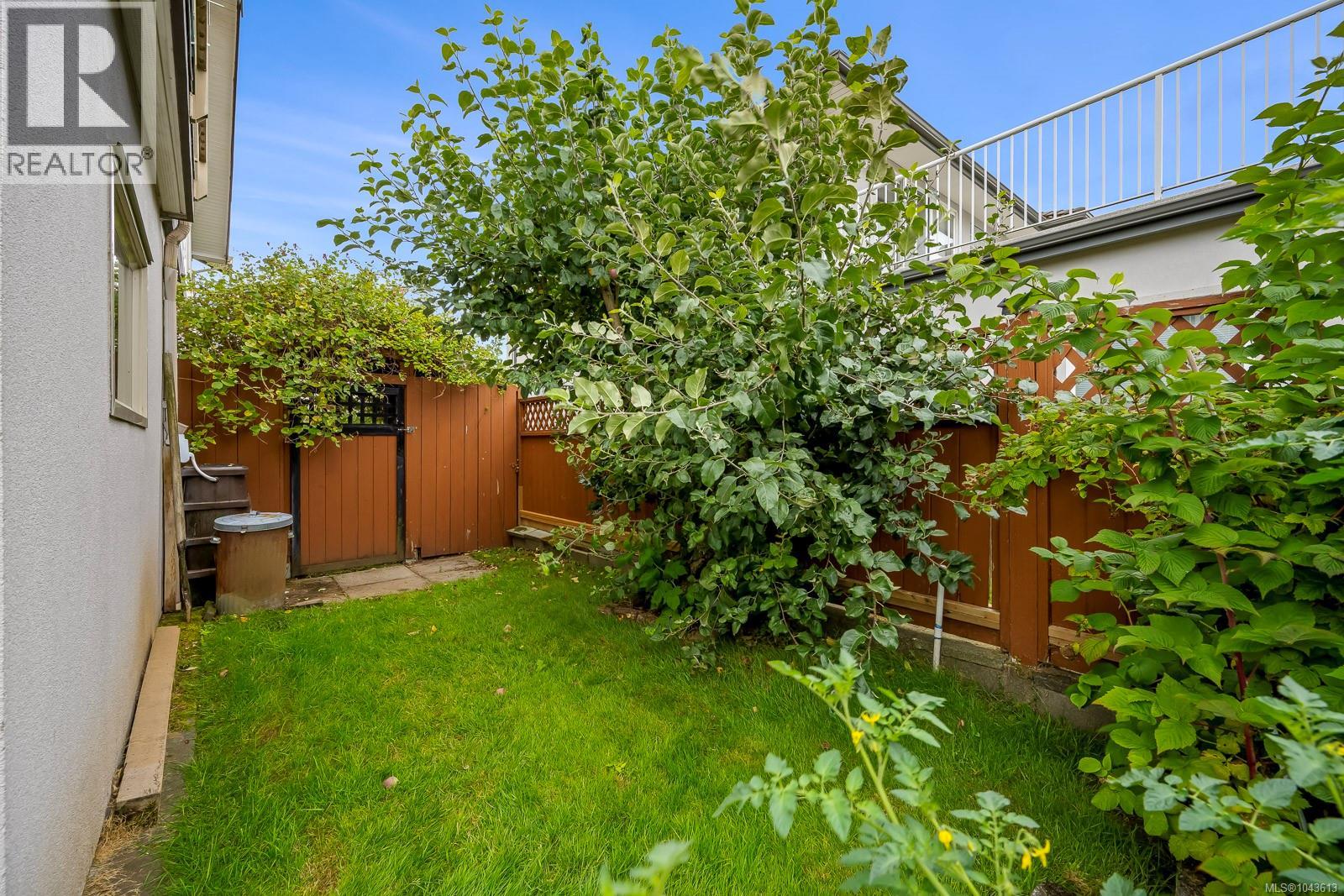 1564 Trumpeter Cres SW - 74