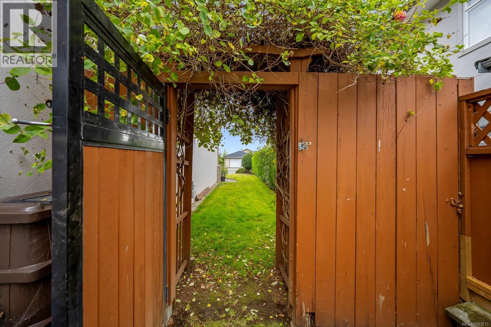 1564 Trumpeter Cres SW - 76