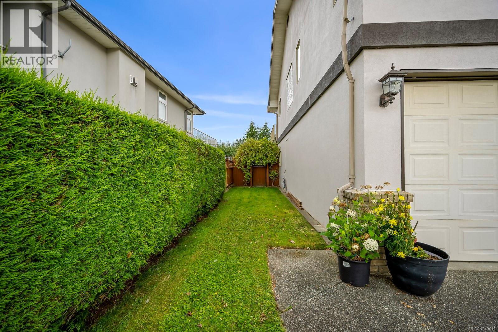 1564 Trumpeter Cres SW - 77