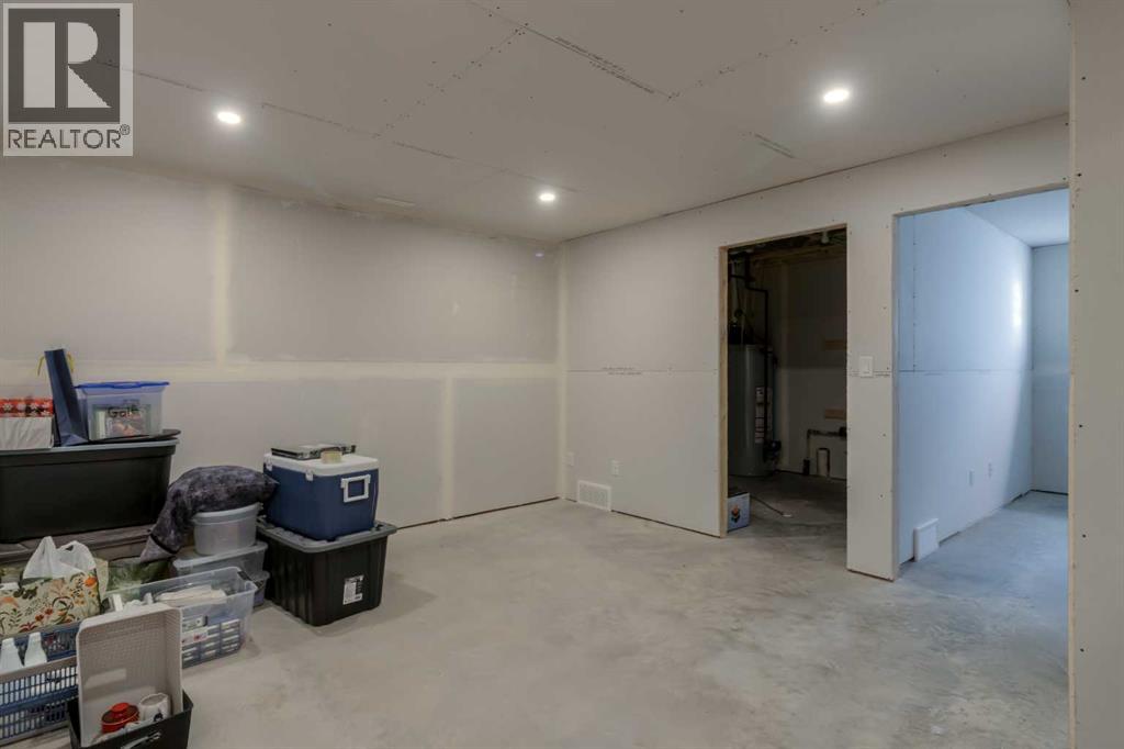 #4 1568 Stafford Drive N - Image 32