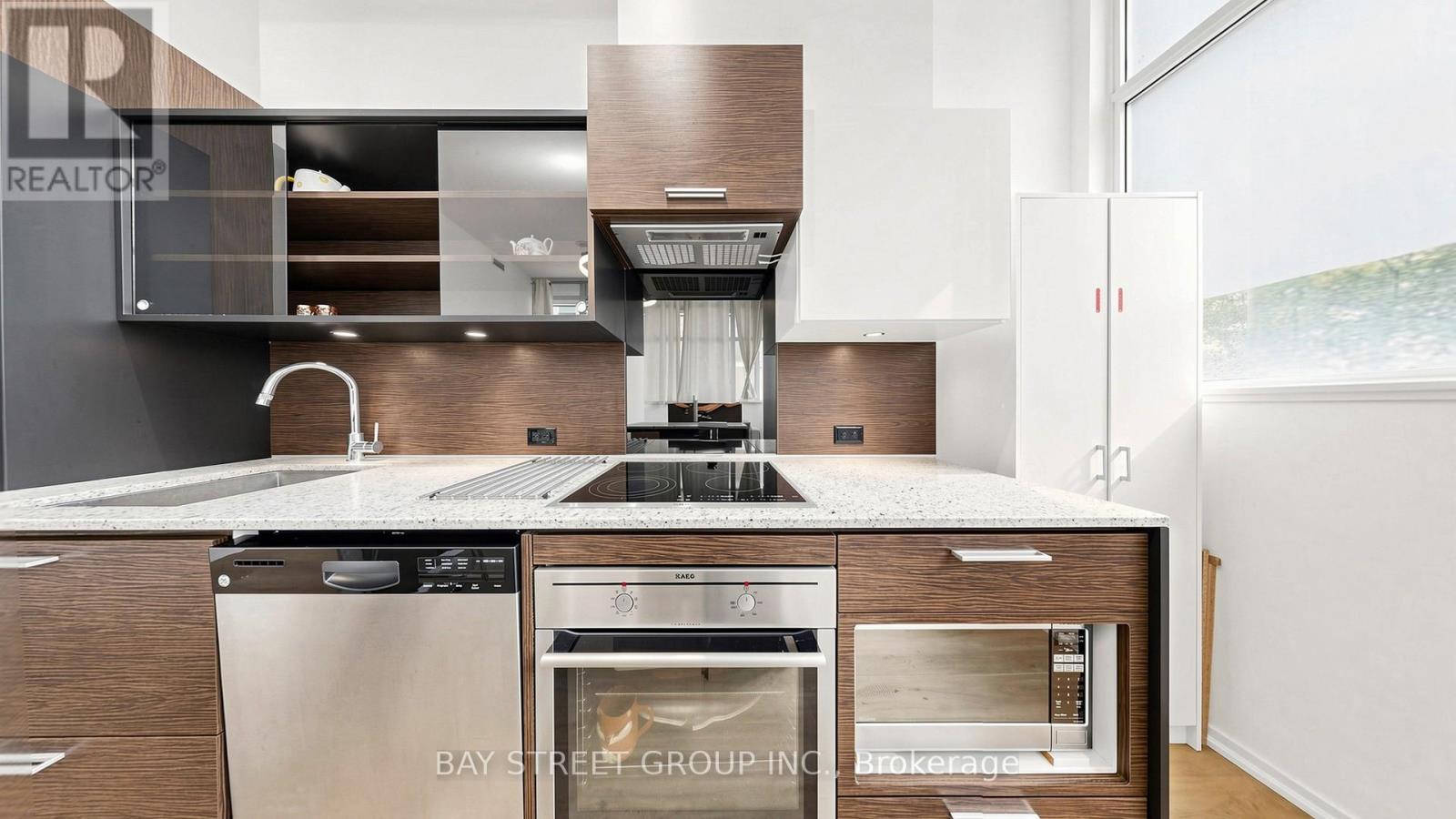 #311 75 ST NICHOLAS STREET - 13