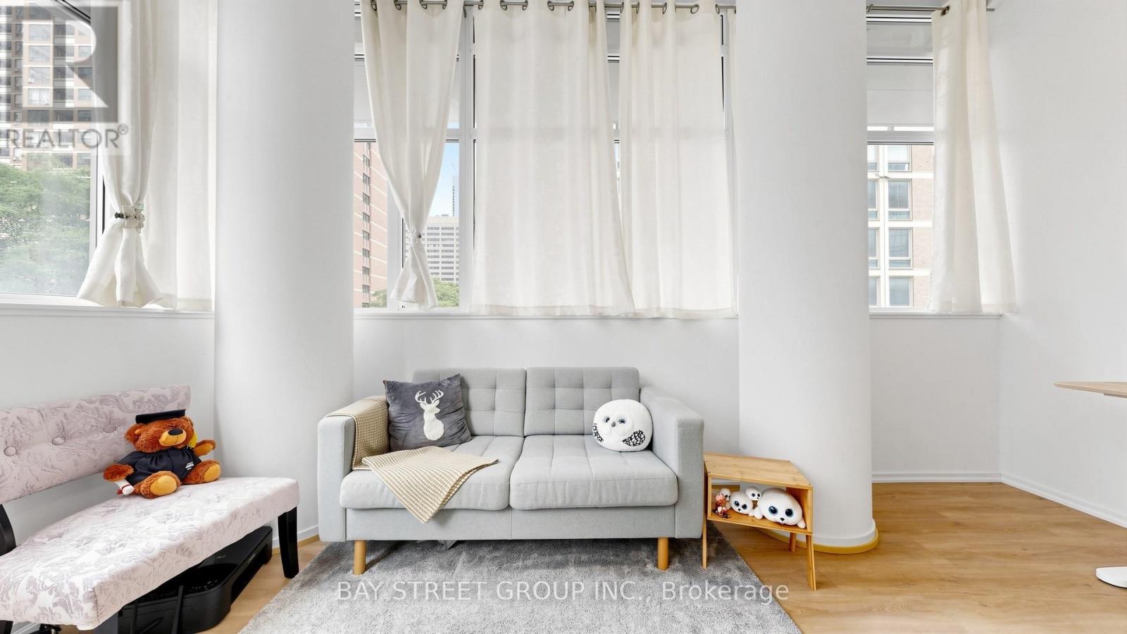 #311 75 ST NICHOLAS STREET - 3