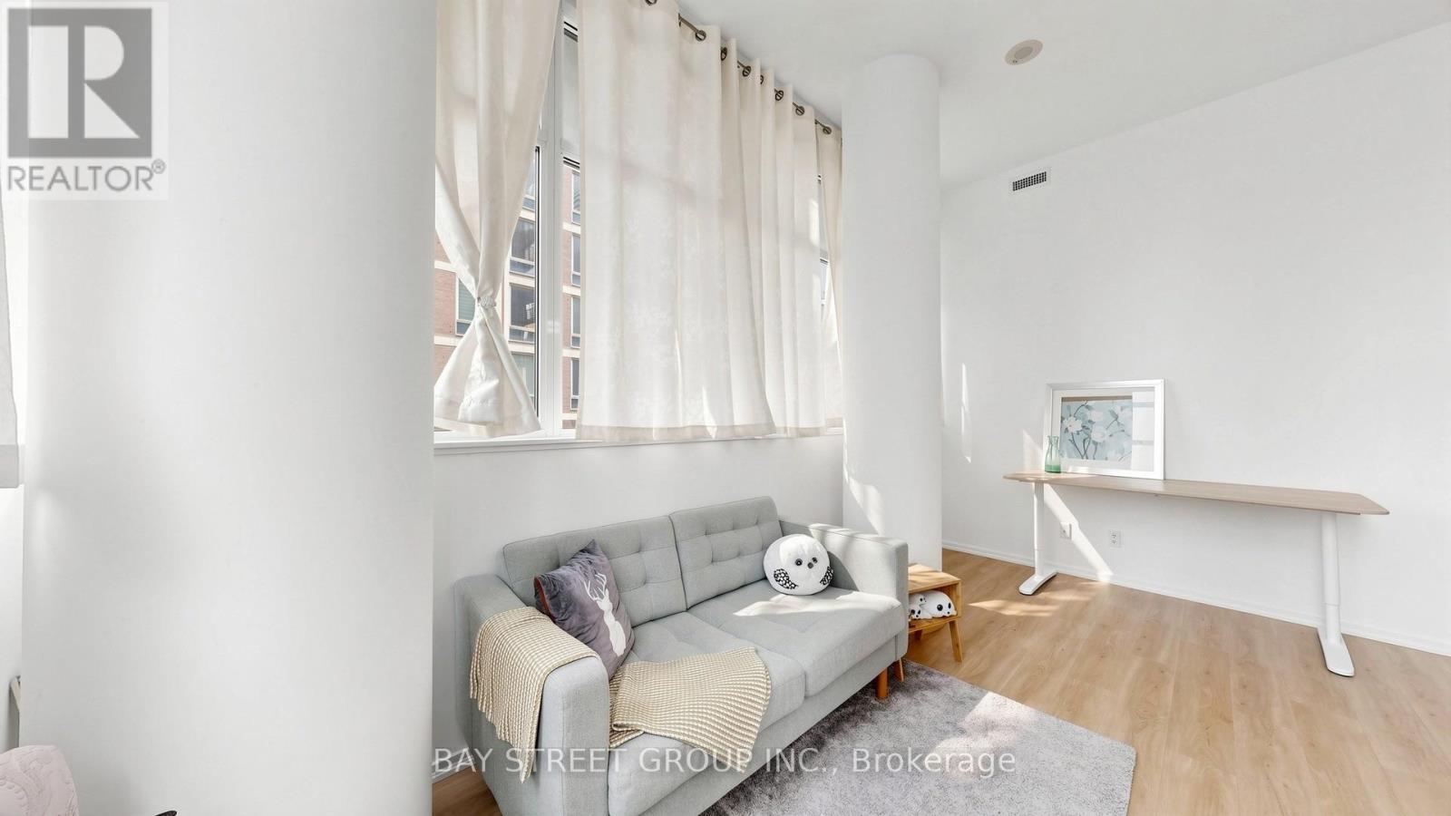 #311 75 ST NICHOLAS STREET - 4