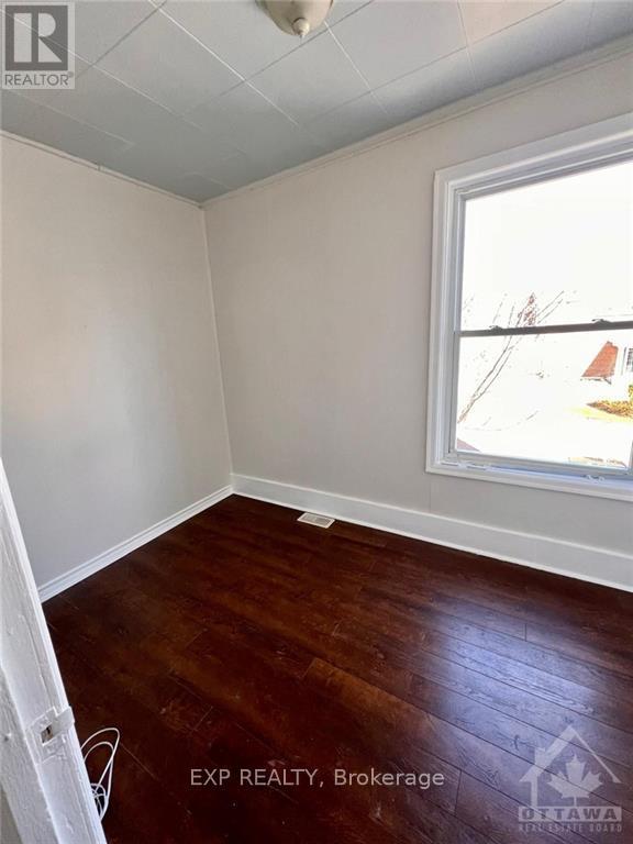 2 Bed, 1 Bath House for Rent in Ottawa – 2 – 502 RICHARDSON AVENUE, Ottawa – MLS# X13619484 - Image 15