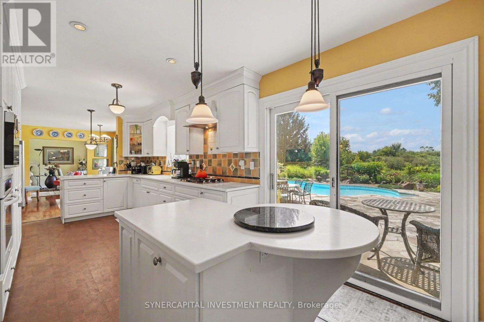 4 DORIS AVENUE - 13