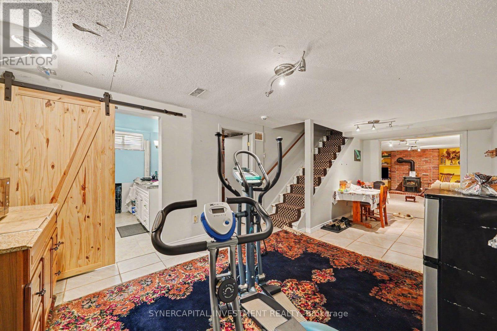 4 DORIS AVENUE - 23
