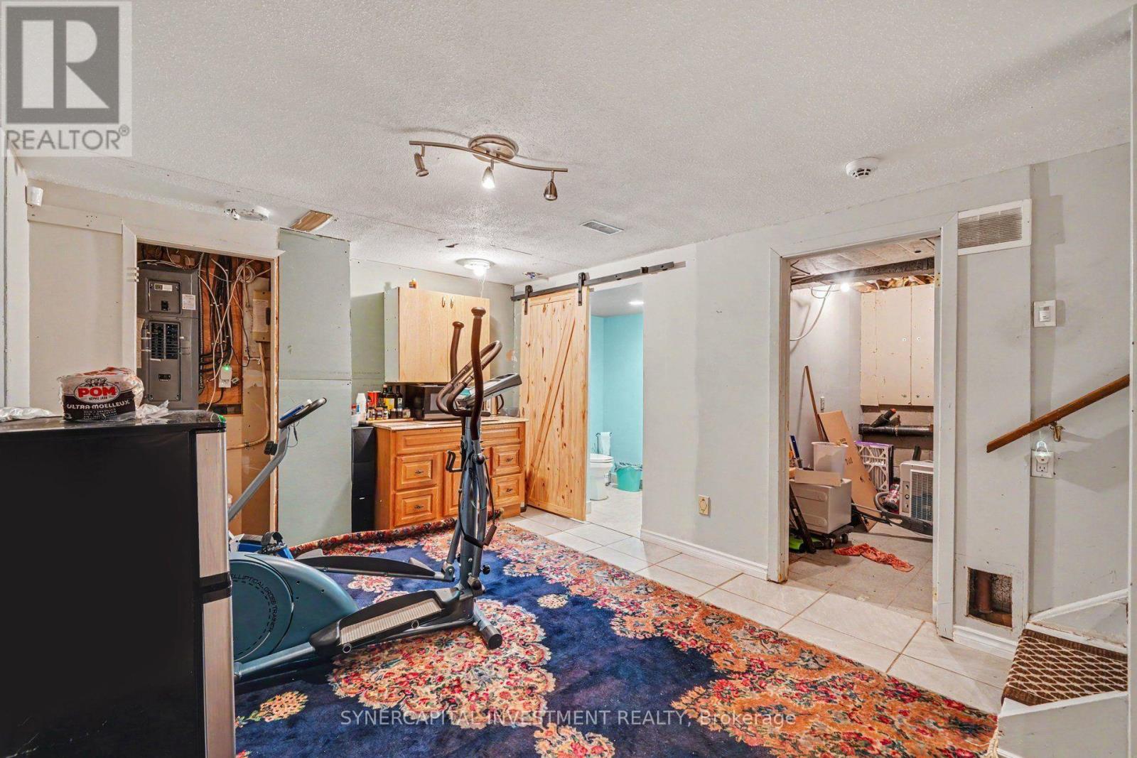 4 DORIS AVENUE - 24